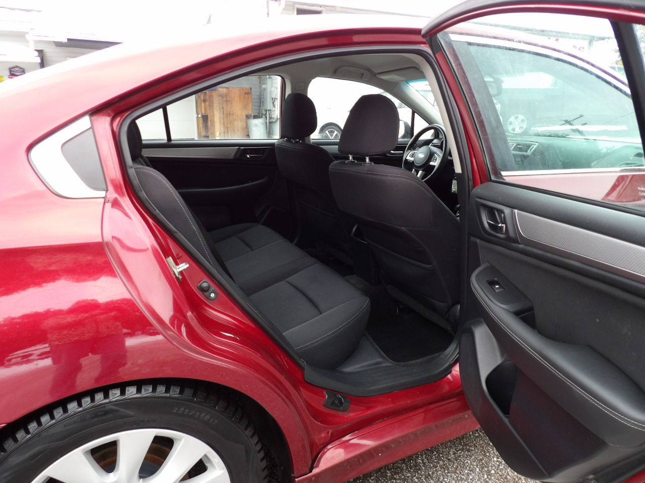 Subaru Legacy 4dr Sdn 2.5i Premium PZEV 2015