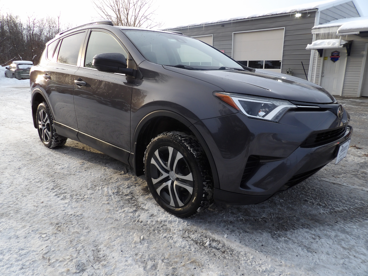 Toyota RAV4 LE AWD (Natl) 2017
