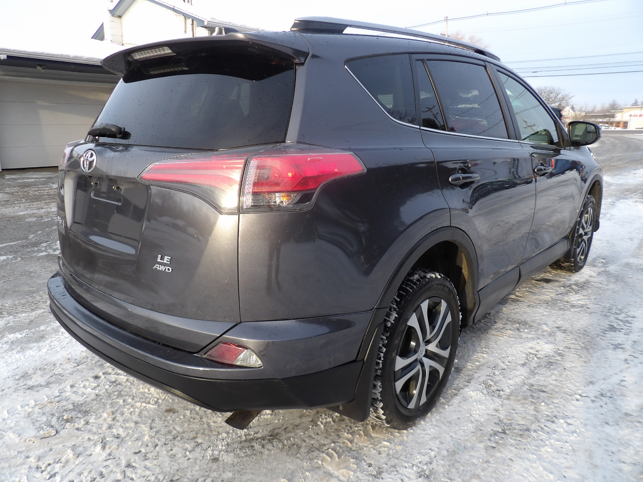 Toyota RAV4 LE AWD (Natl) 2017