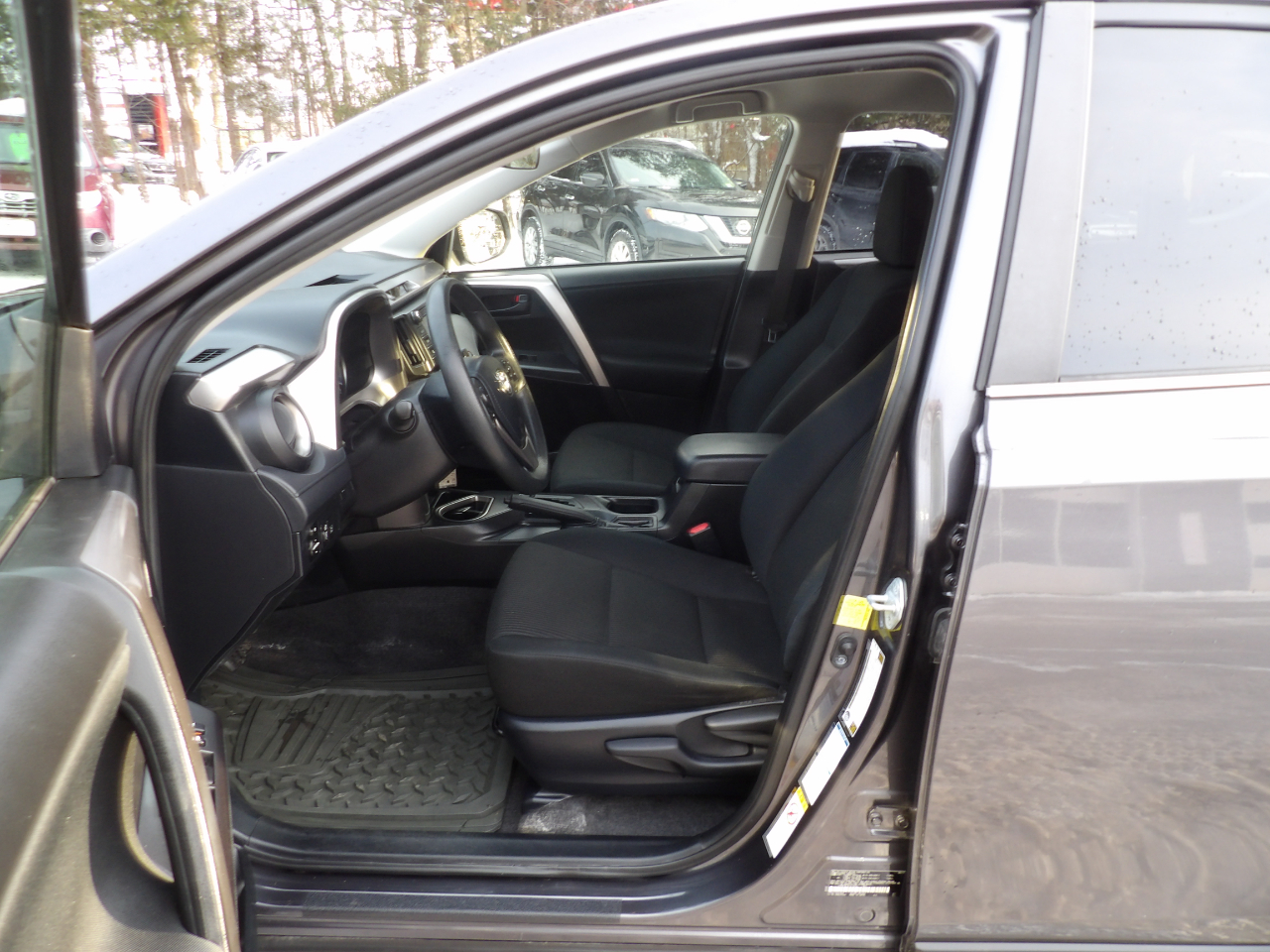 Toyota RAV4 LE AWD (Natl) 2017