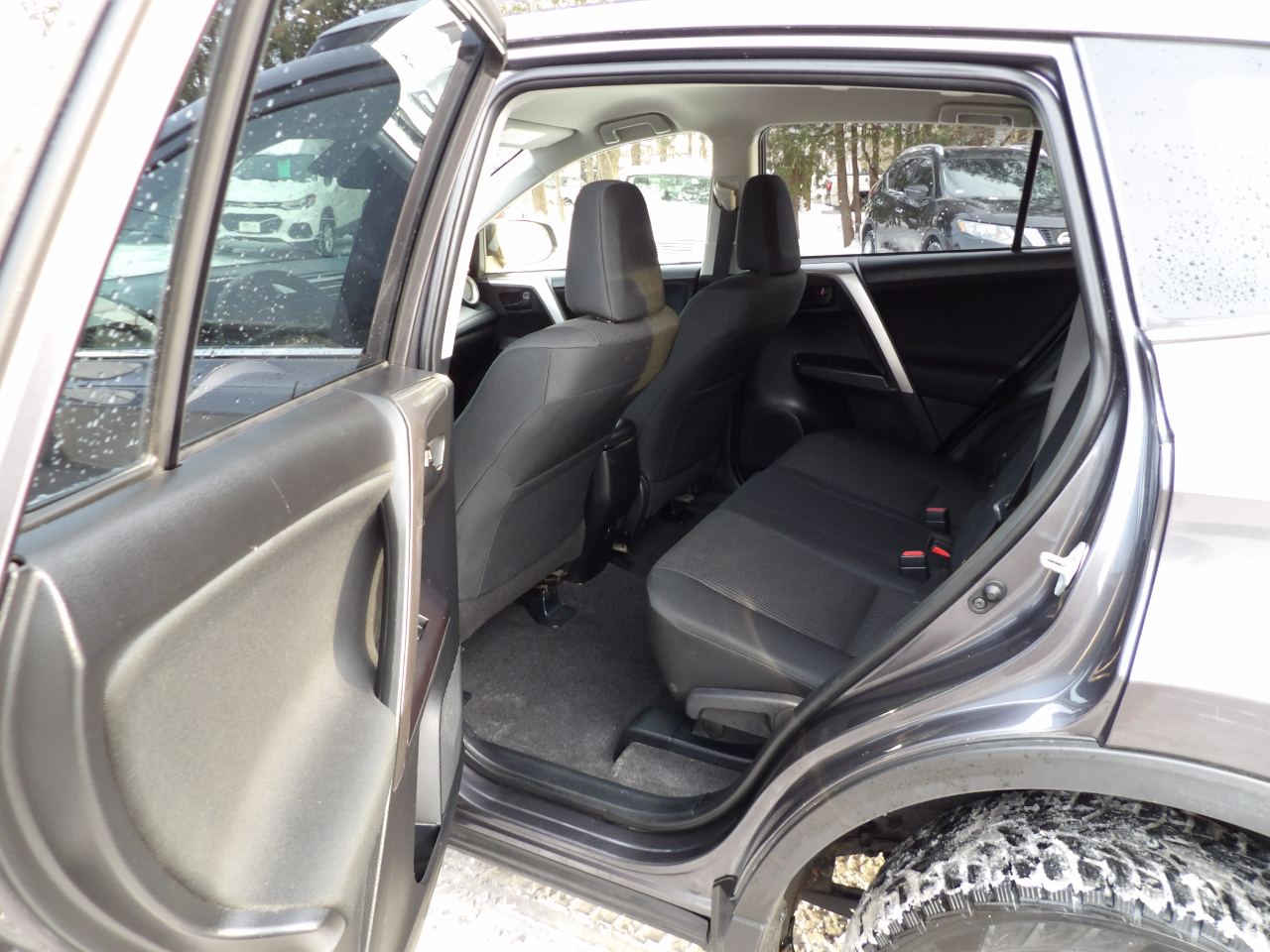 Toyota RAV4 LE AWD (Natl) 2017