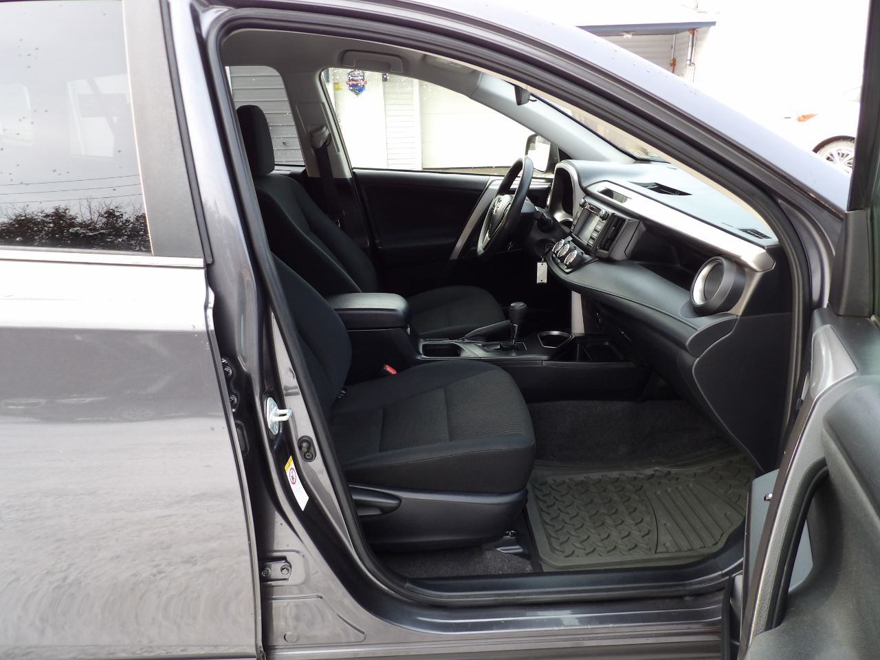 Toyota RAV4 LE AWD (Natl) 2017