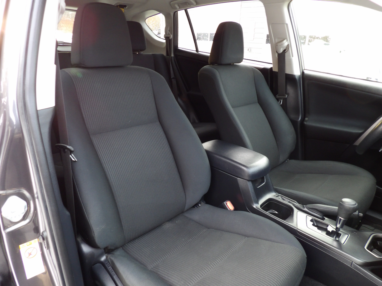 Toyota RAV4 LE AWD (Natl) 2017