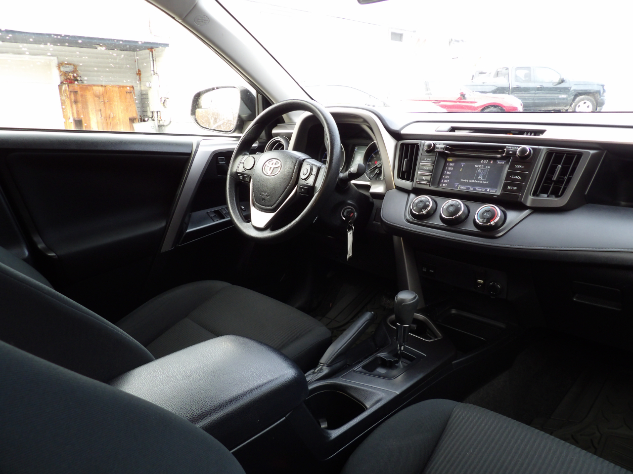 Toyota RAV4 LE AWD (Natl) 2017