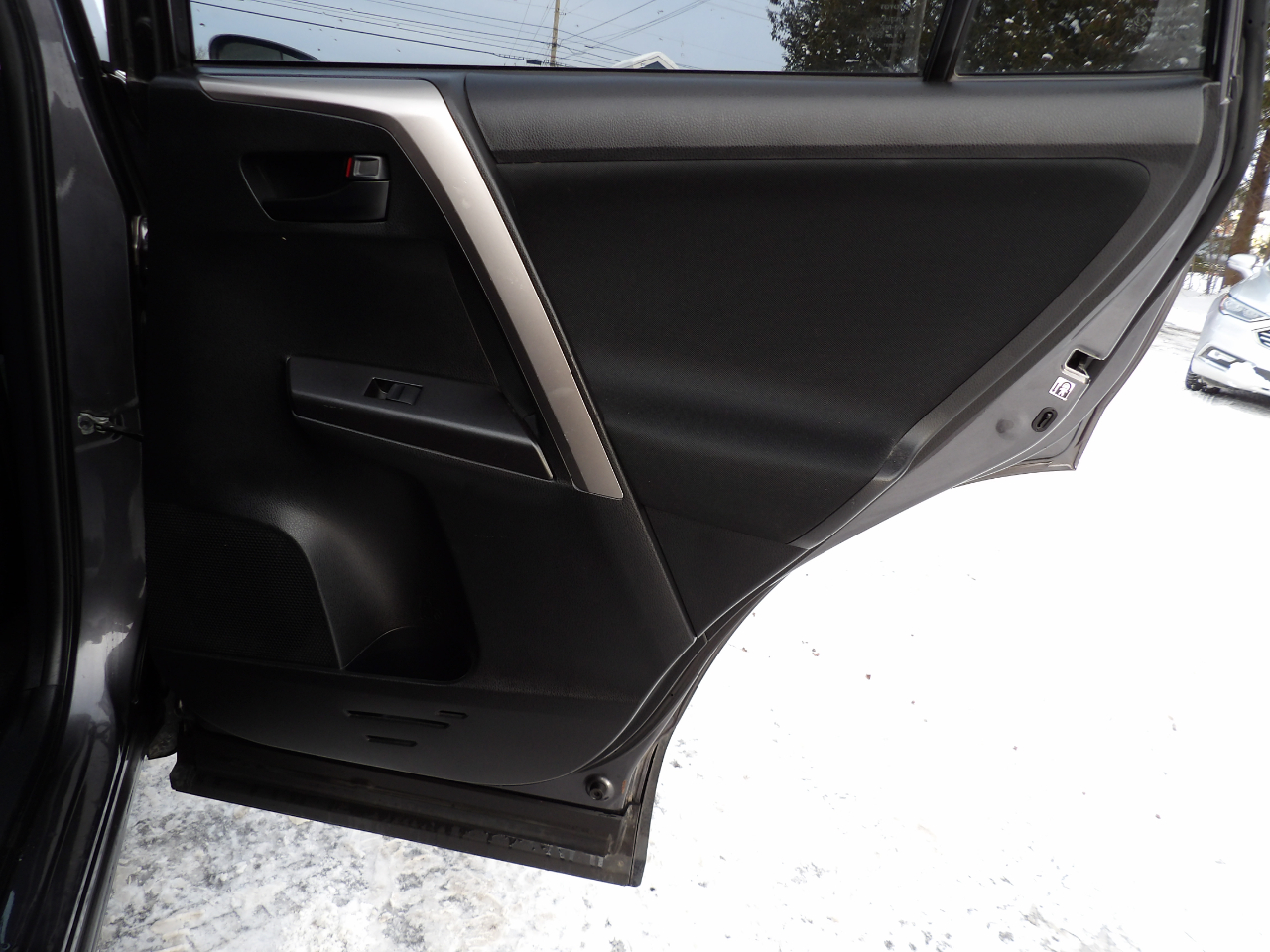 Toyota RAV4 LE AWD (Natl) 2017