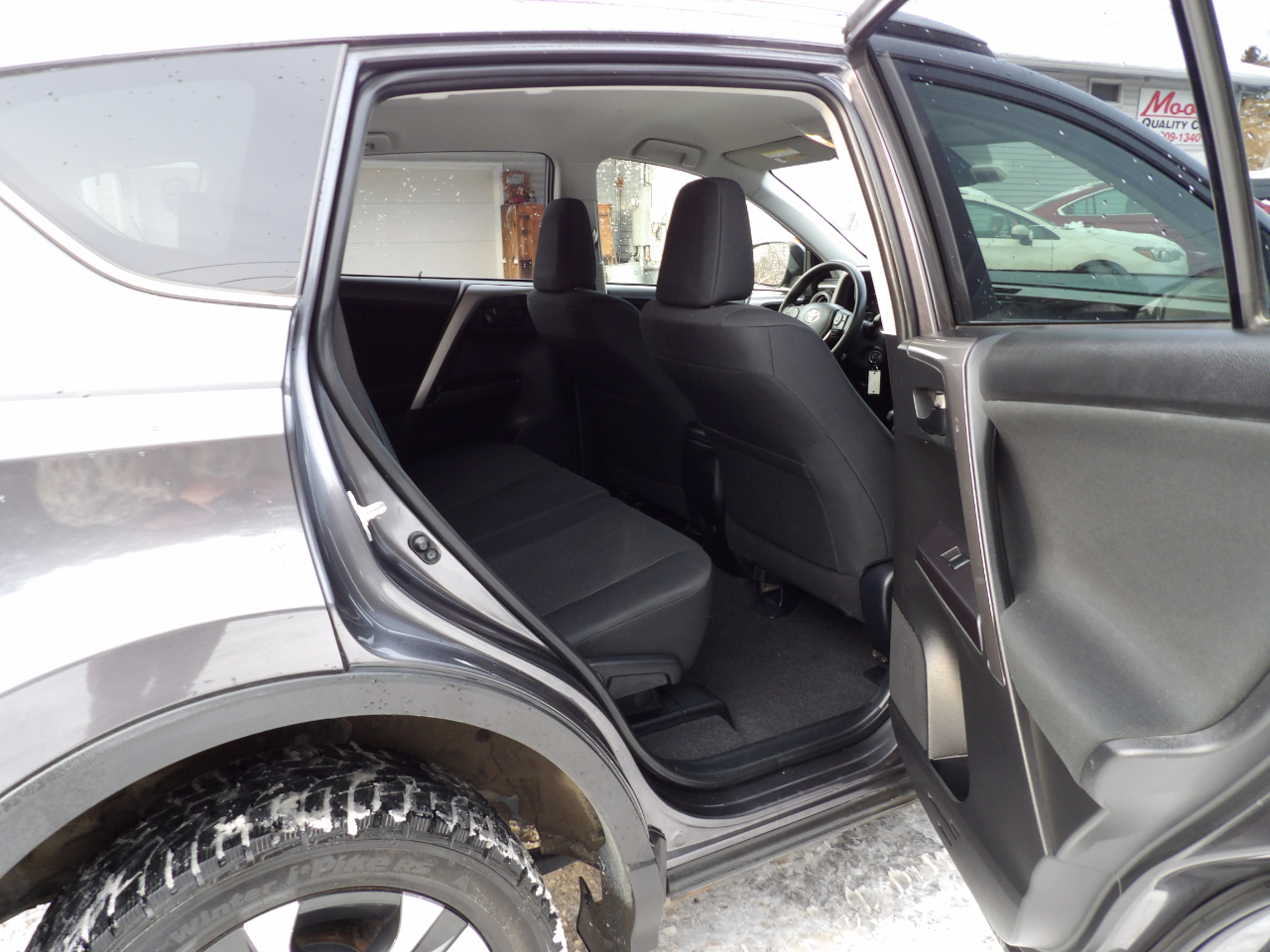 Toyota RAV4 LE AWD (Natl) 2017