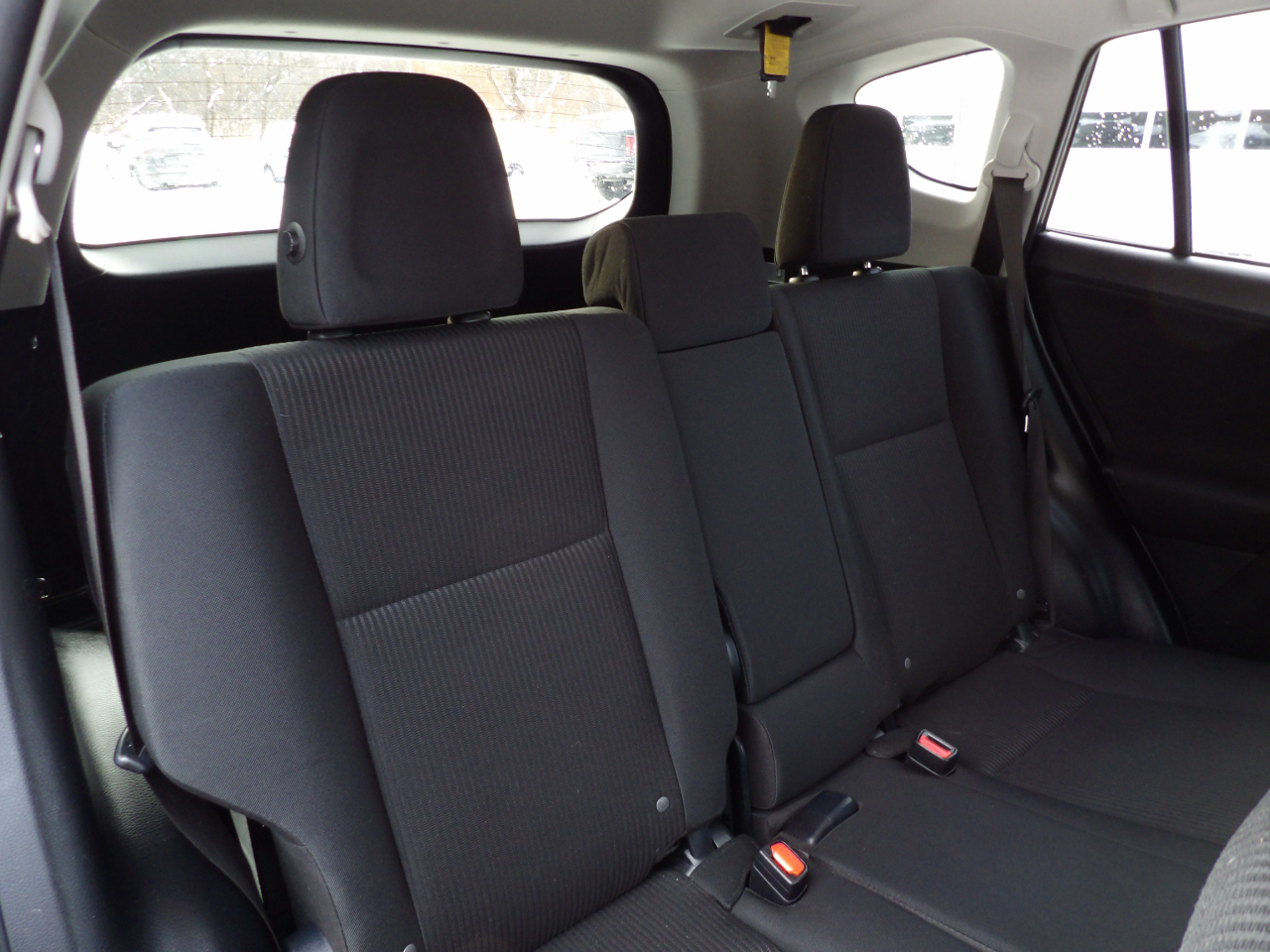 Toyota RAV4 LE AWD (Natl) 2017