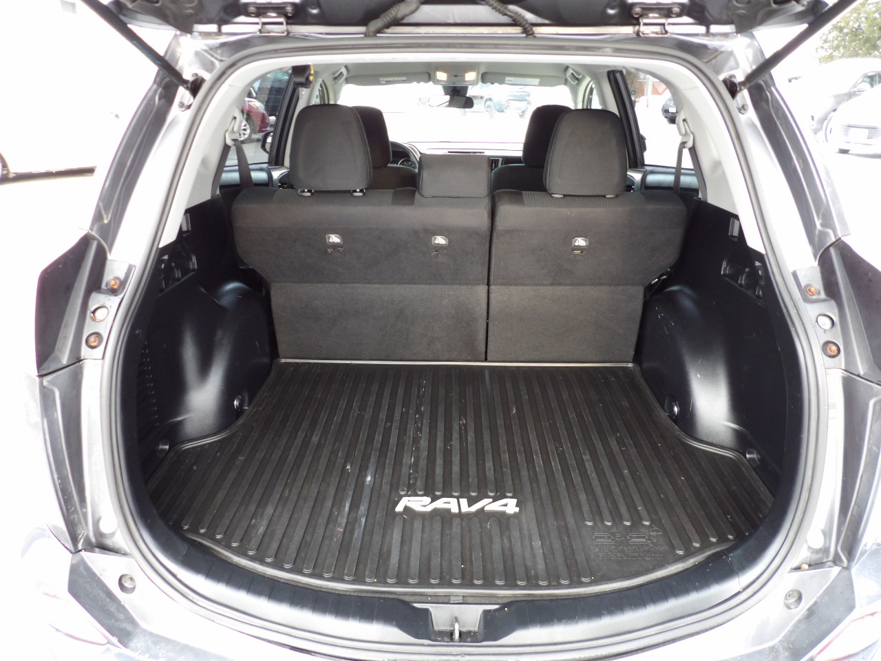 Toyota RAV4 LE AWD (Natl) 2017