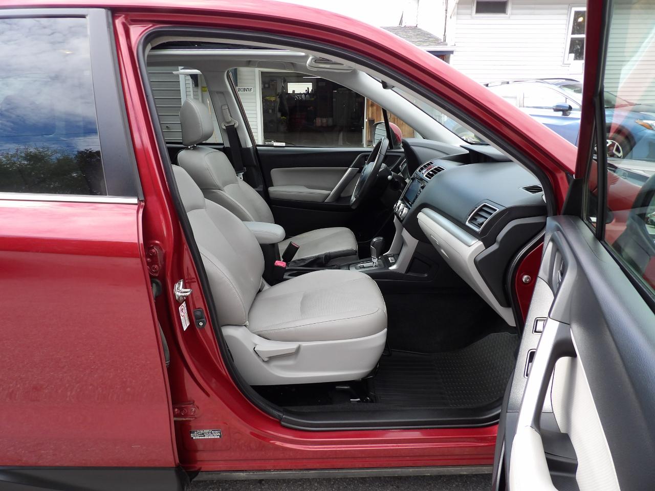 Subaru Forester 4dr CVT 2.5i Limited PZEV 2016