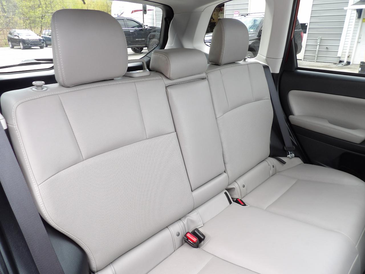 Subaru Forester 4dr CVT 2.5i Limited PZEV 2016