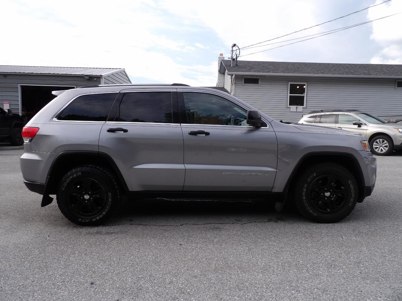 Jeep Grand Cherokee 4WD 4dr Laredo 2015