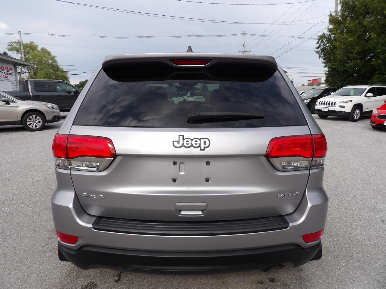 Jeep Grand Cherokee 4WD 4dr Laredo 2015