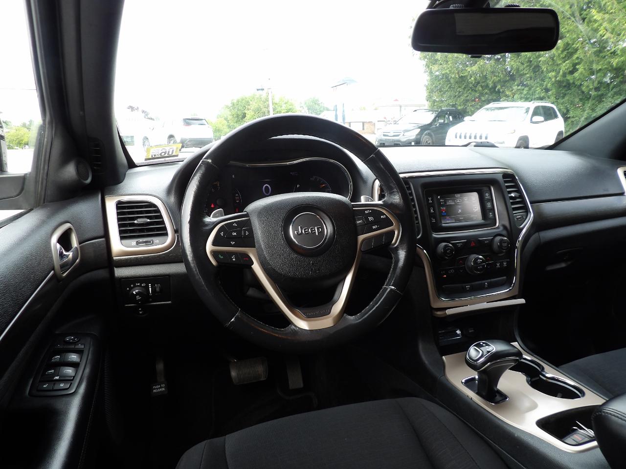 Jeep Grand Cherokee 4WD 4dr Laredo 2015
