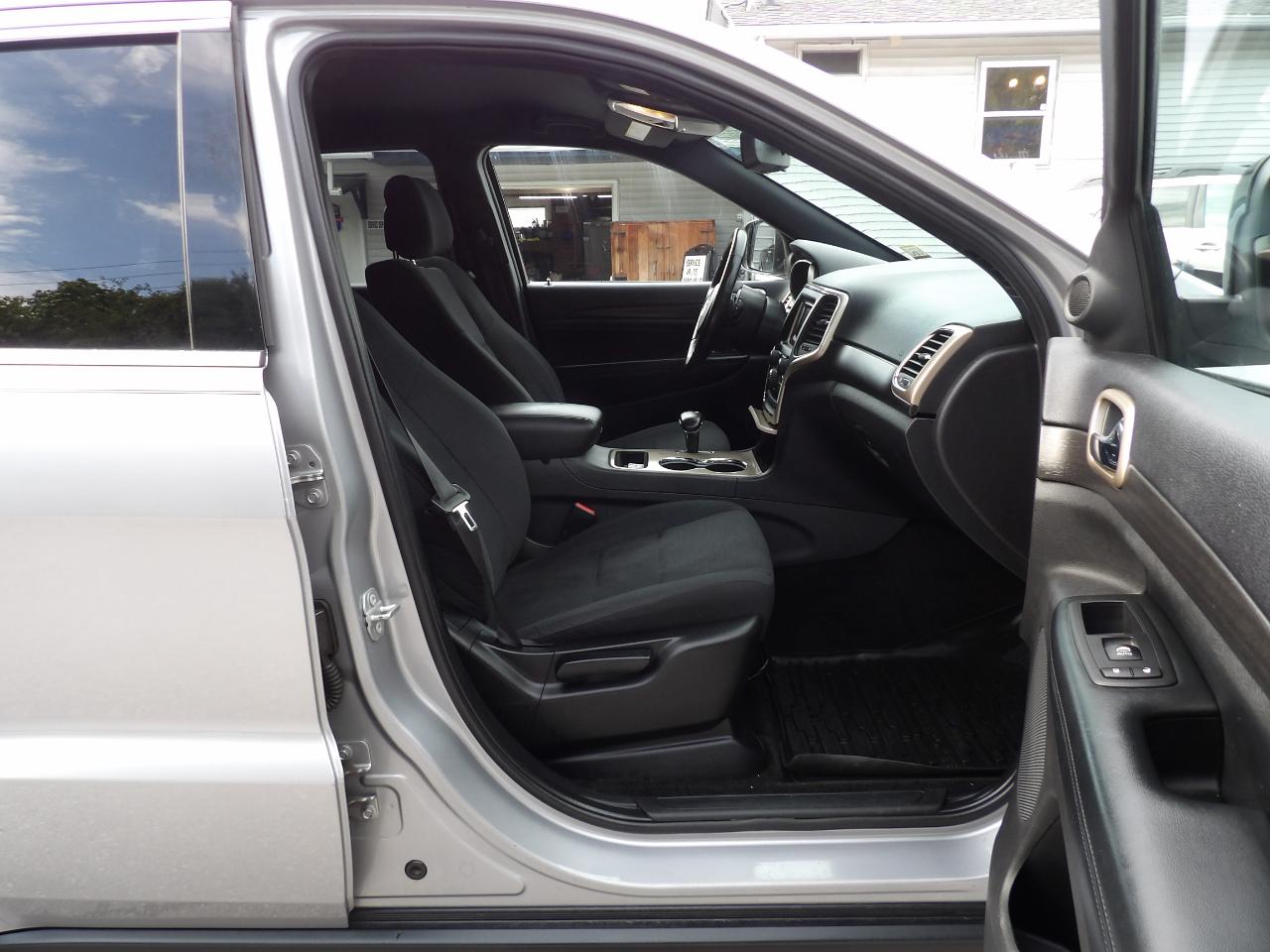 Jeep Grand Cherokee 4WD 4dr Laredo 2015
