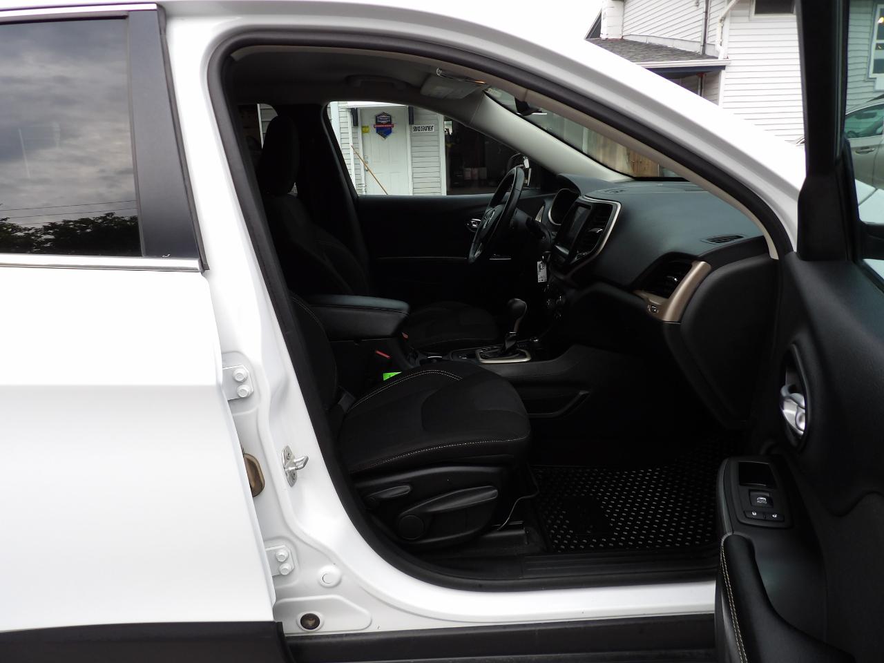 Jeep Cherokee 4WD 4dr Latitude 2015