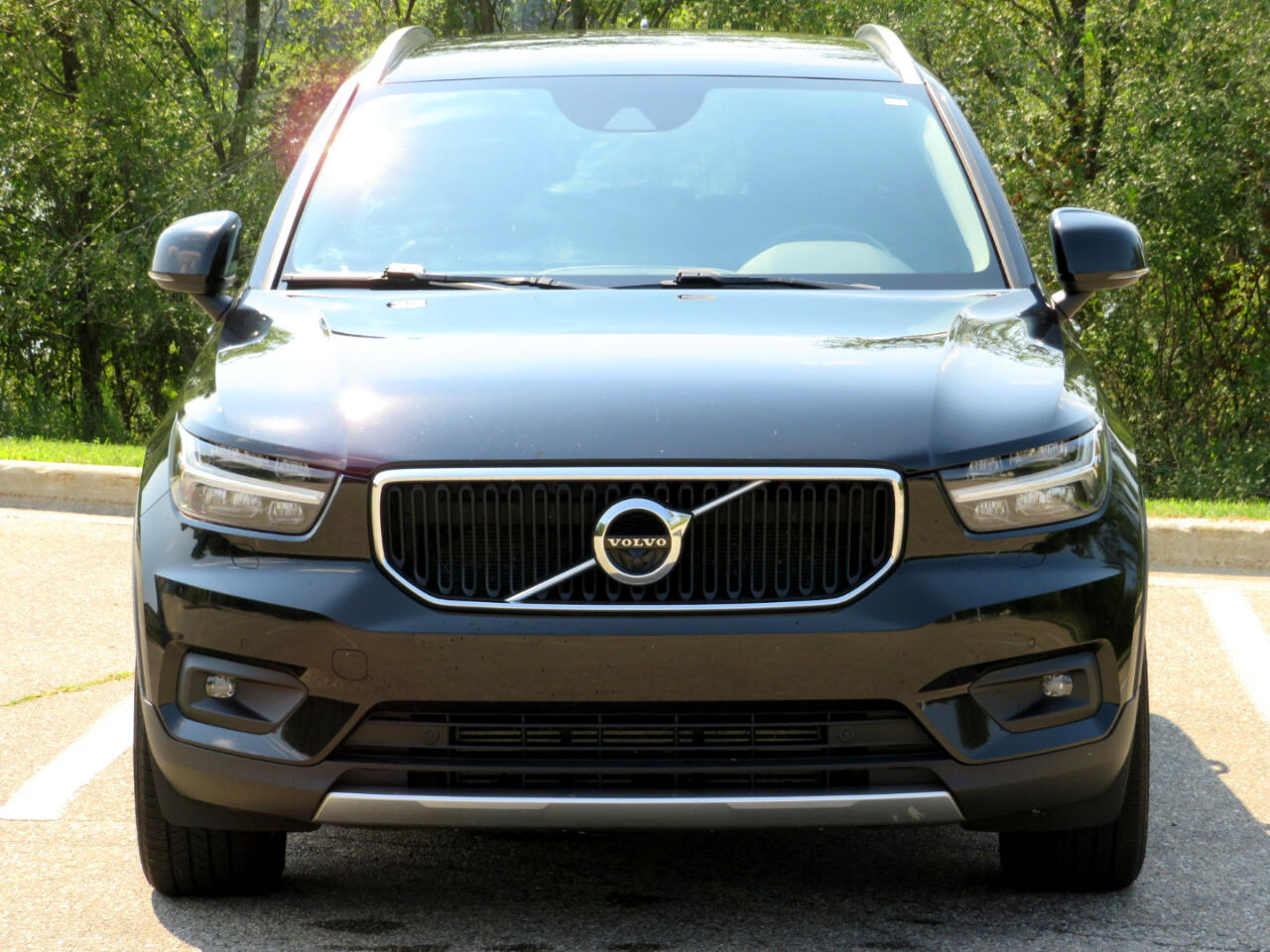 2021 Volvo XC40 T5 Momentum AWD photo 2