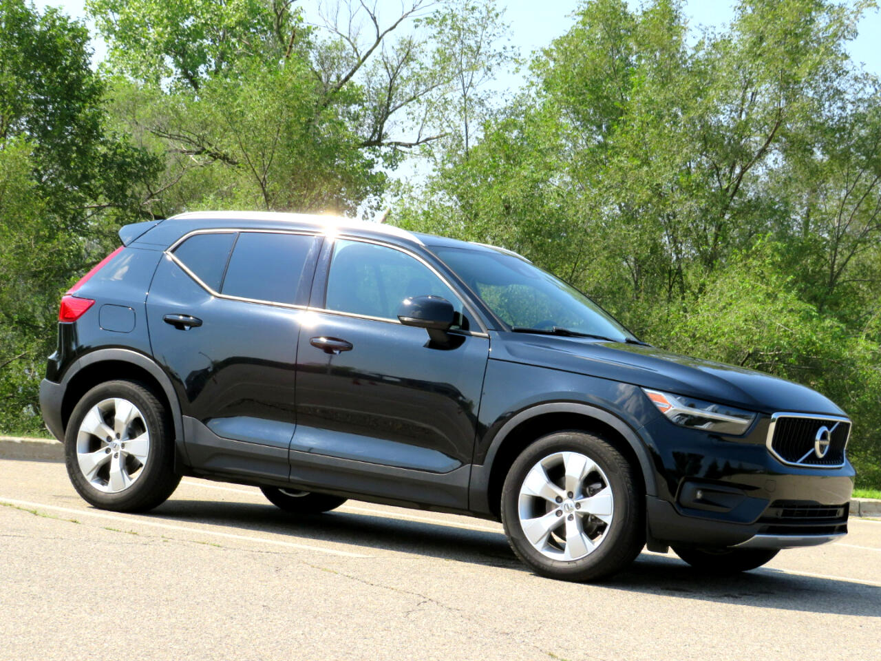 2021 Volvo XC40 T5 Momentum AWD photo 8