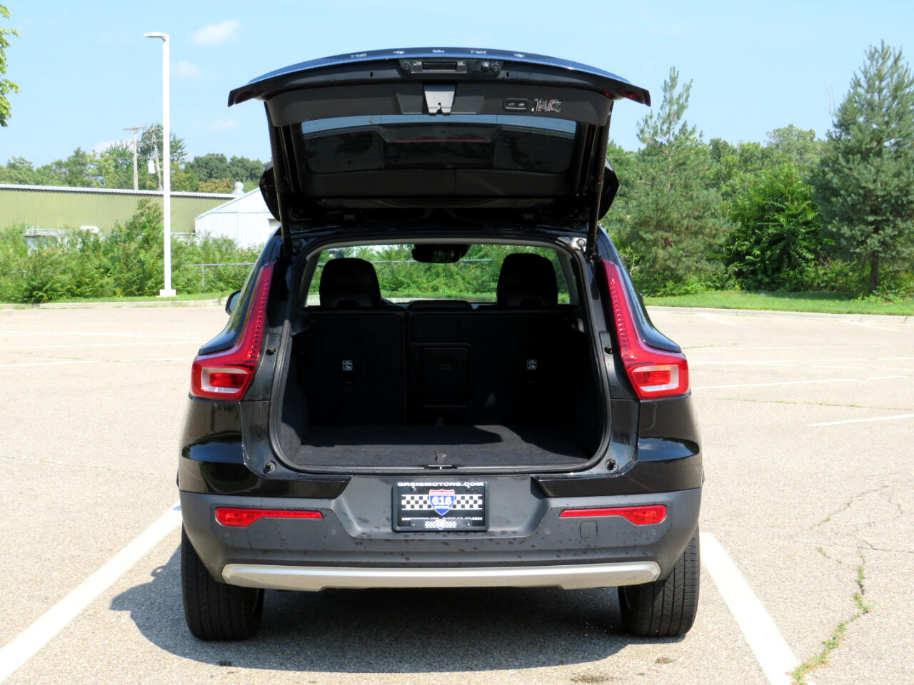 2021 Volvo XC40 T5 Momentum AWD photo 10