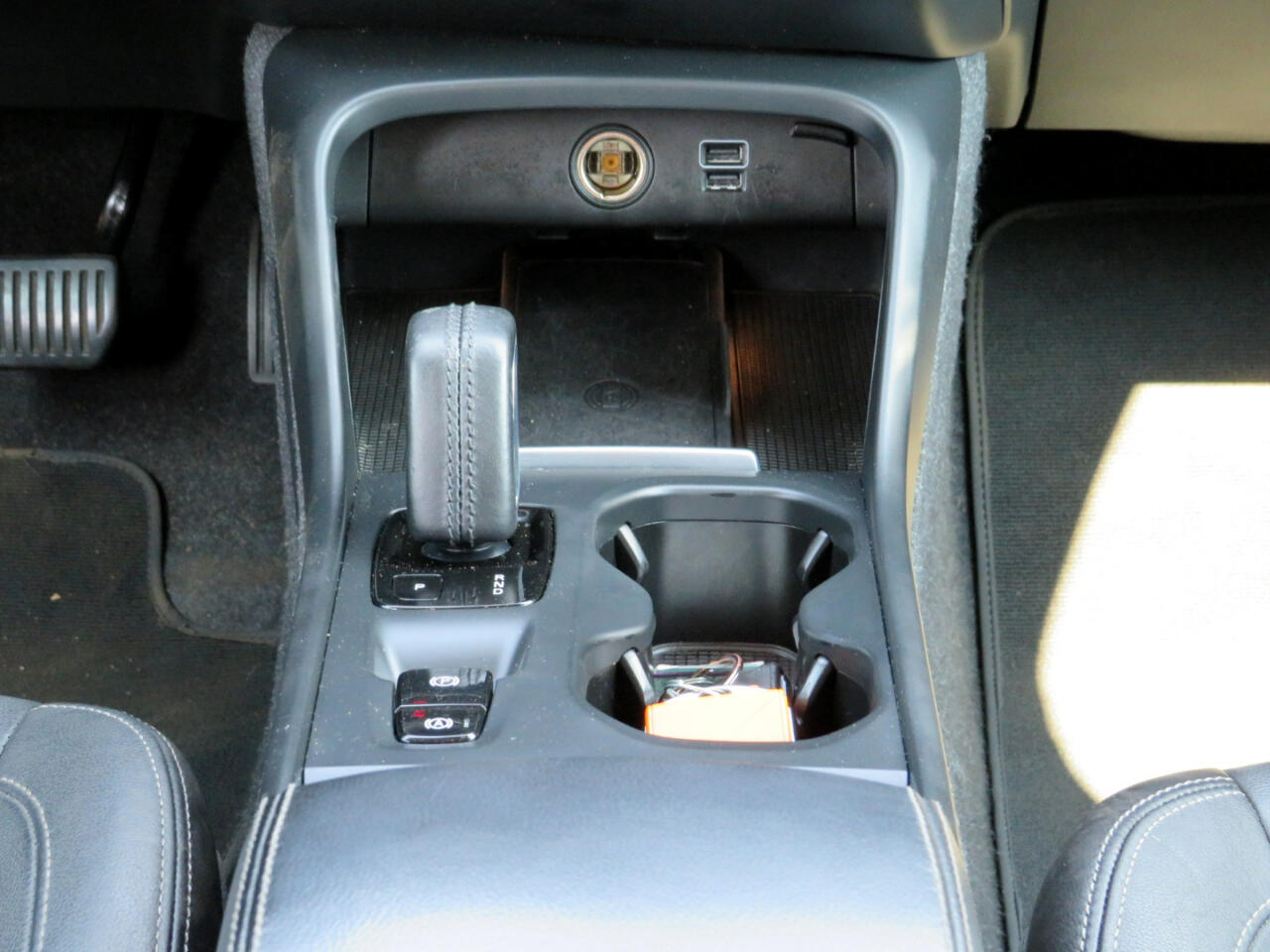2021 Volvo XC40 T5 Momentum AWD photo 12