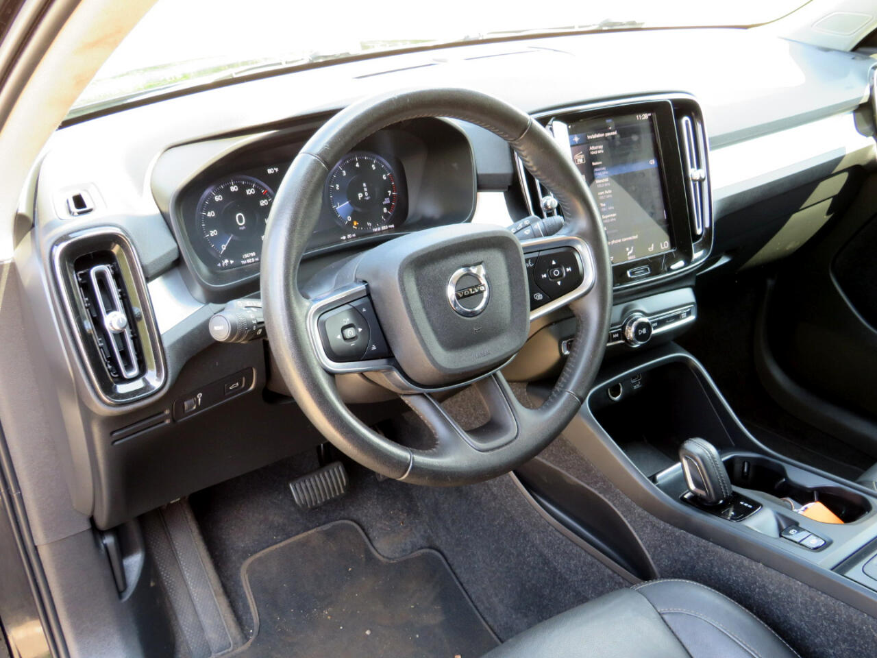 2021 Volvo XC40 T5 Momentum AWD photo 13