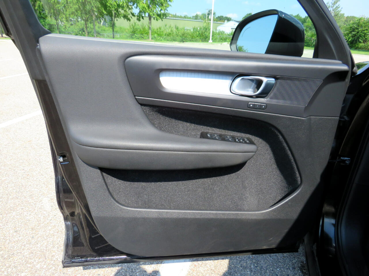 2021 Volvo XC40 T5 Momentum AWD photo 14