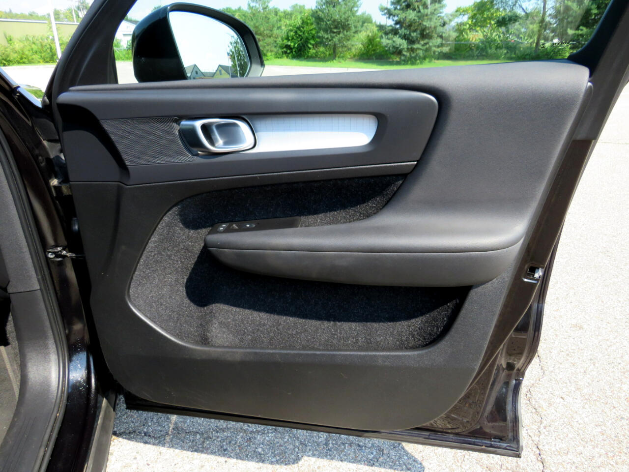 2021 Volvo XC40 T5 Momentum AWD photo 18