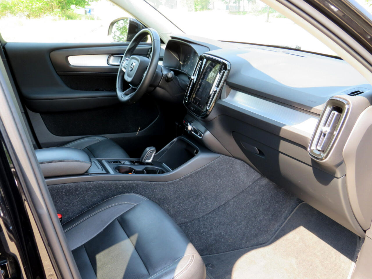2021 Volvo XC40 T5 Momentum AWD photo 19