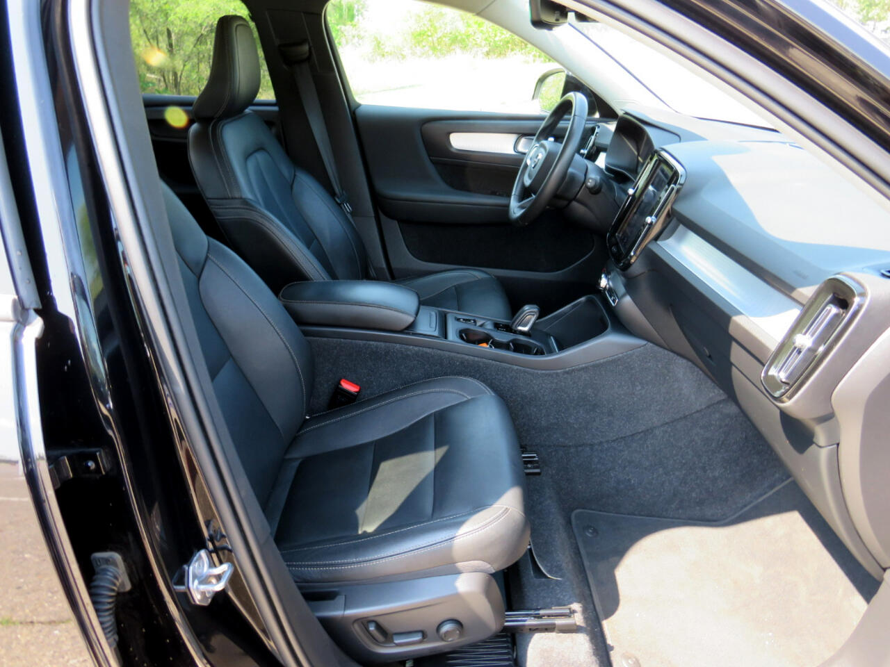 2021 Volvo XC40 T5 Momentum AWD photo 20