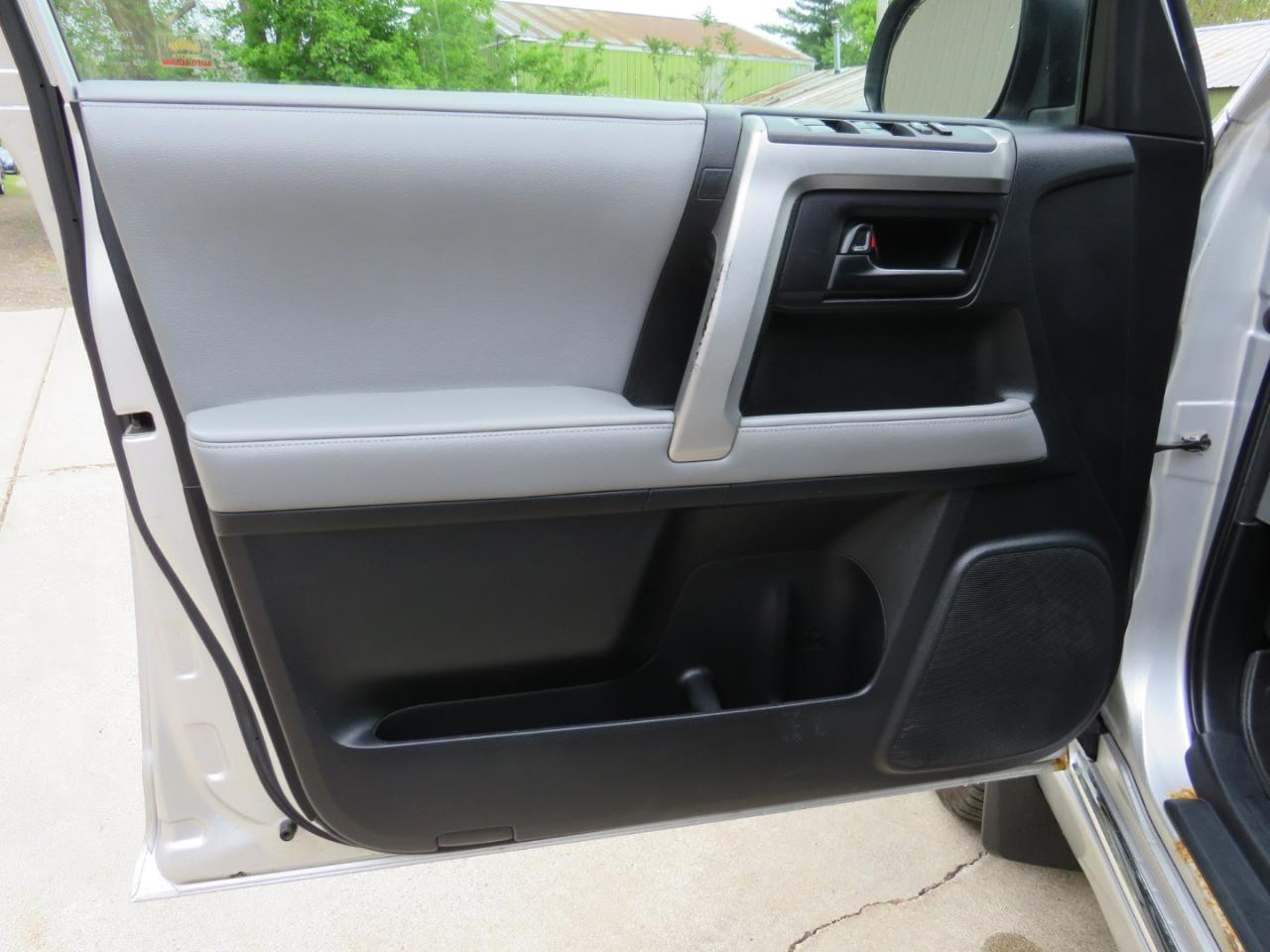 Toyota 4Runner SR5 4WD 2011
