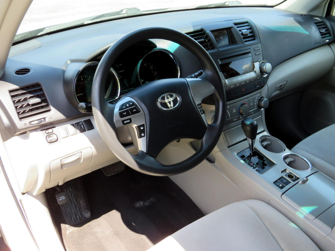 2011 Toyota Highlander Base photo 15