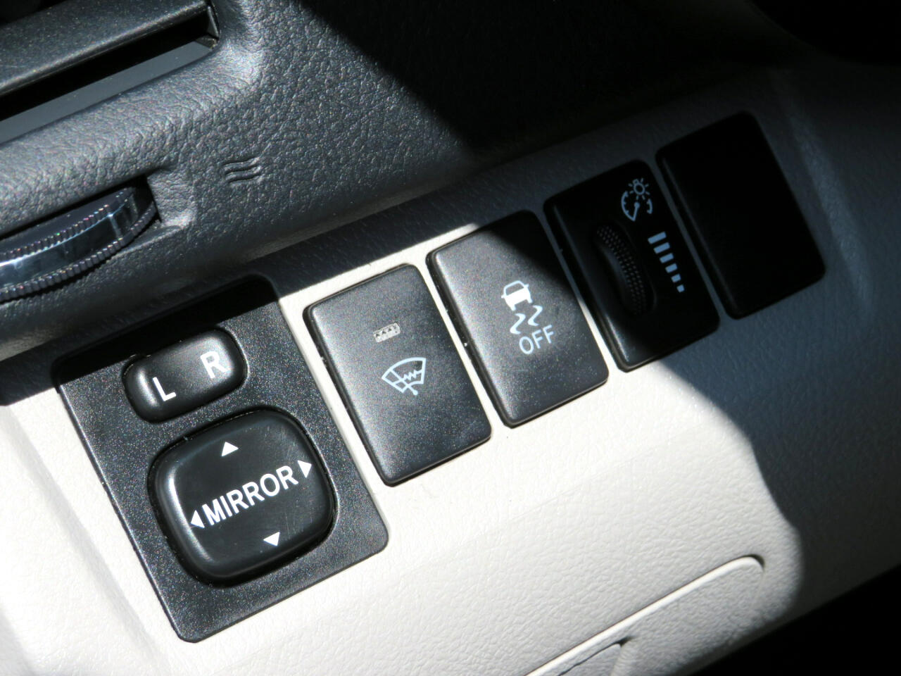 2011 Toyota Highlander Base photo 16