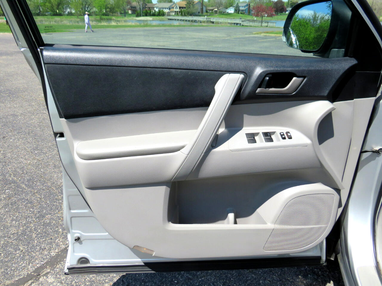 2011 Toyota Highlander Base photo 17