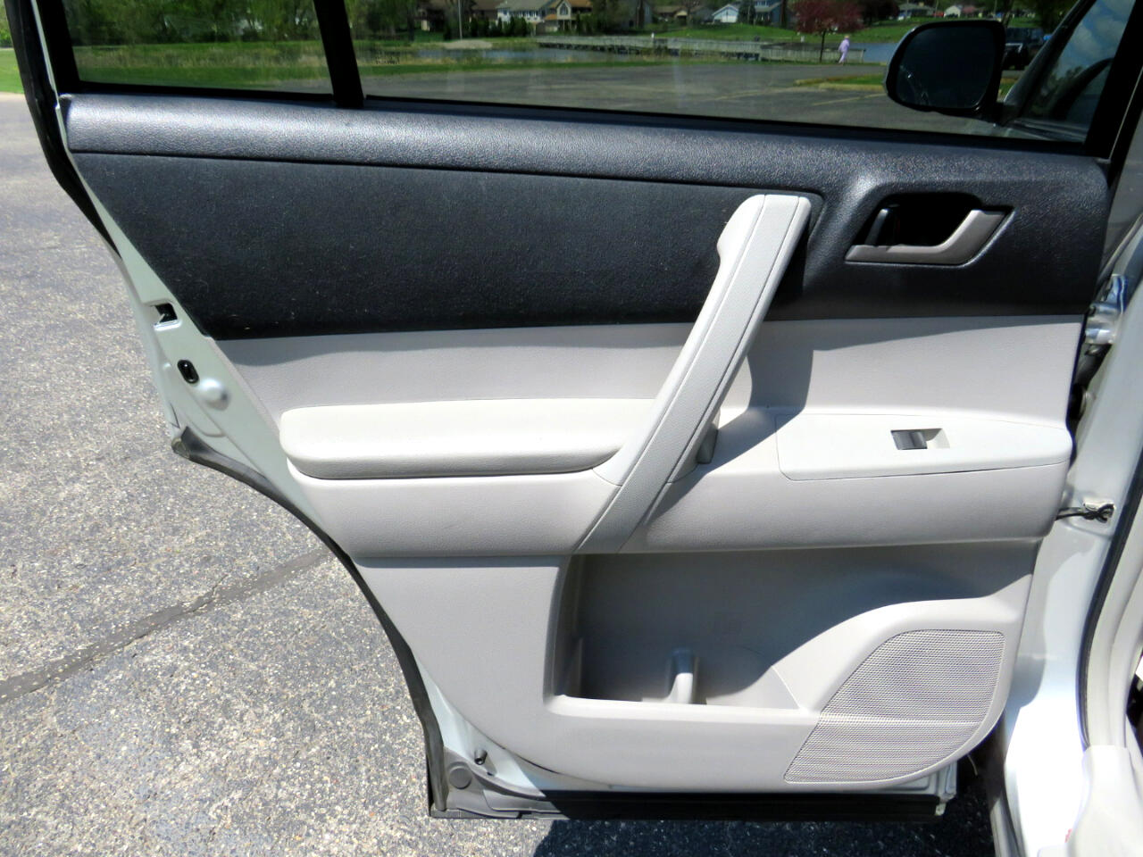2011 Toyota Highlander Base photo 19