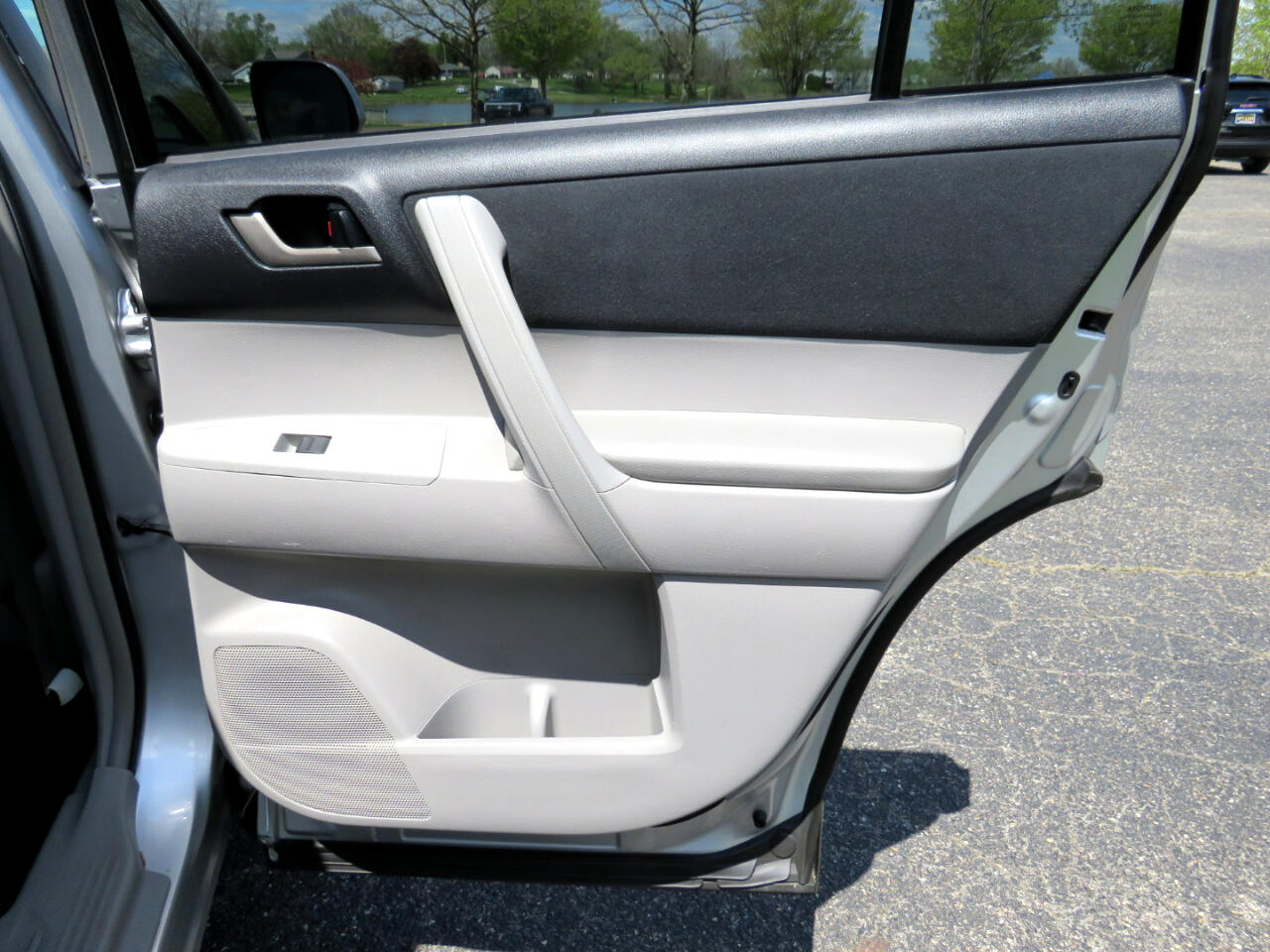 2011 Toyota Highlander Base photo 21