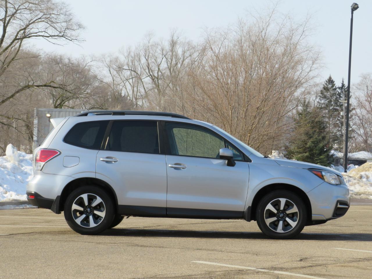 Subaru Forester 2.5i Premium PZEV CVT 2017
