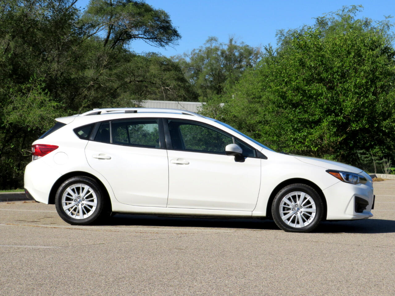 2018 Subaru Impreza 2.0i Premium photo 3