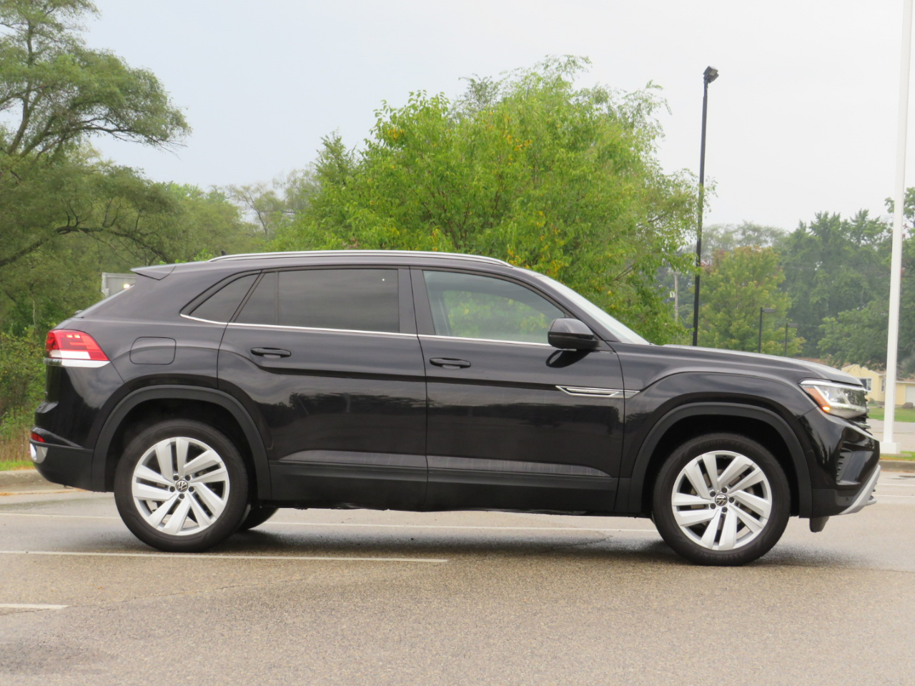2020 Volkswagen Atlas Cross Sport V6 SE Technology photo 2