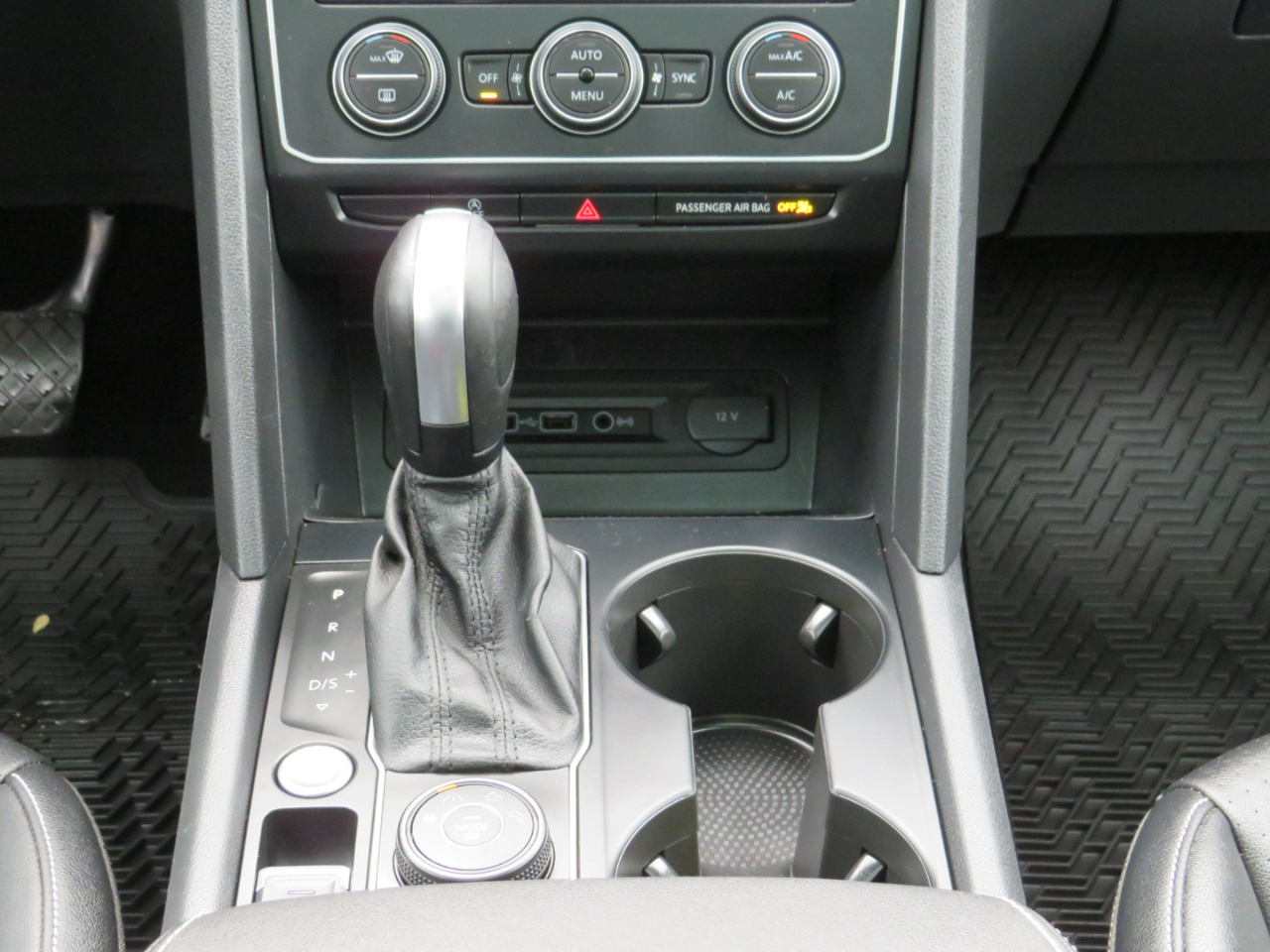 Volkswagen Atlas Cross Sport V6 SE w/Technology 4MOTION 2020 Volkswagen Atlas Cross Sport V6 SE w/Technology 4MOTION 2020