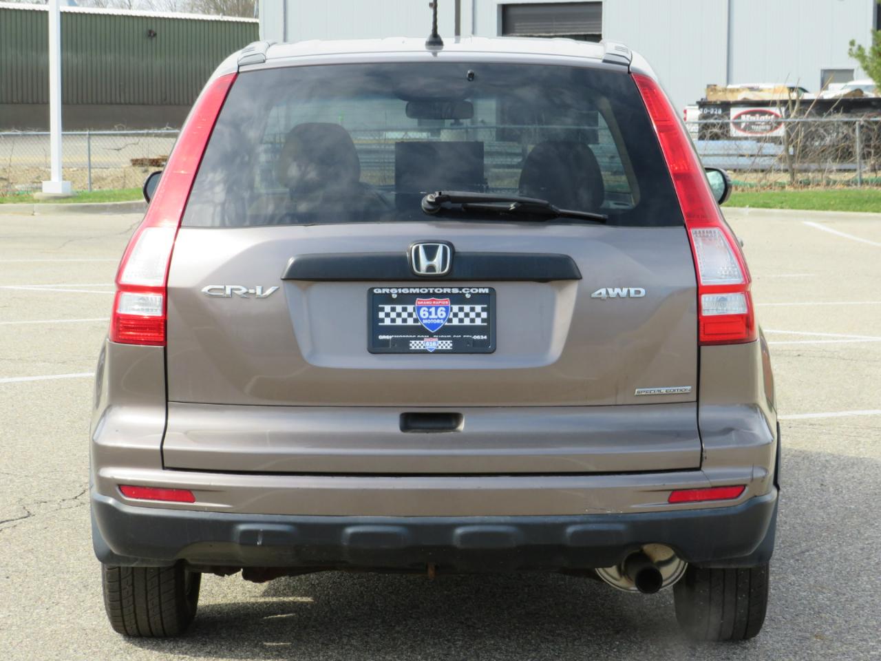 Honda CR-V SE 4WD 5-Speed AT 2011