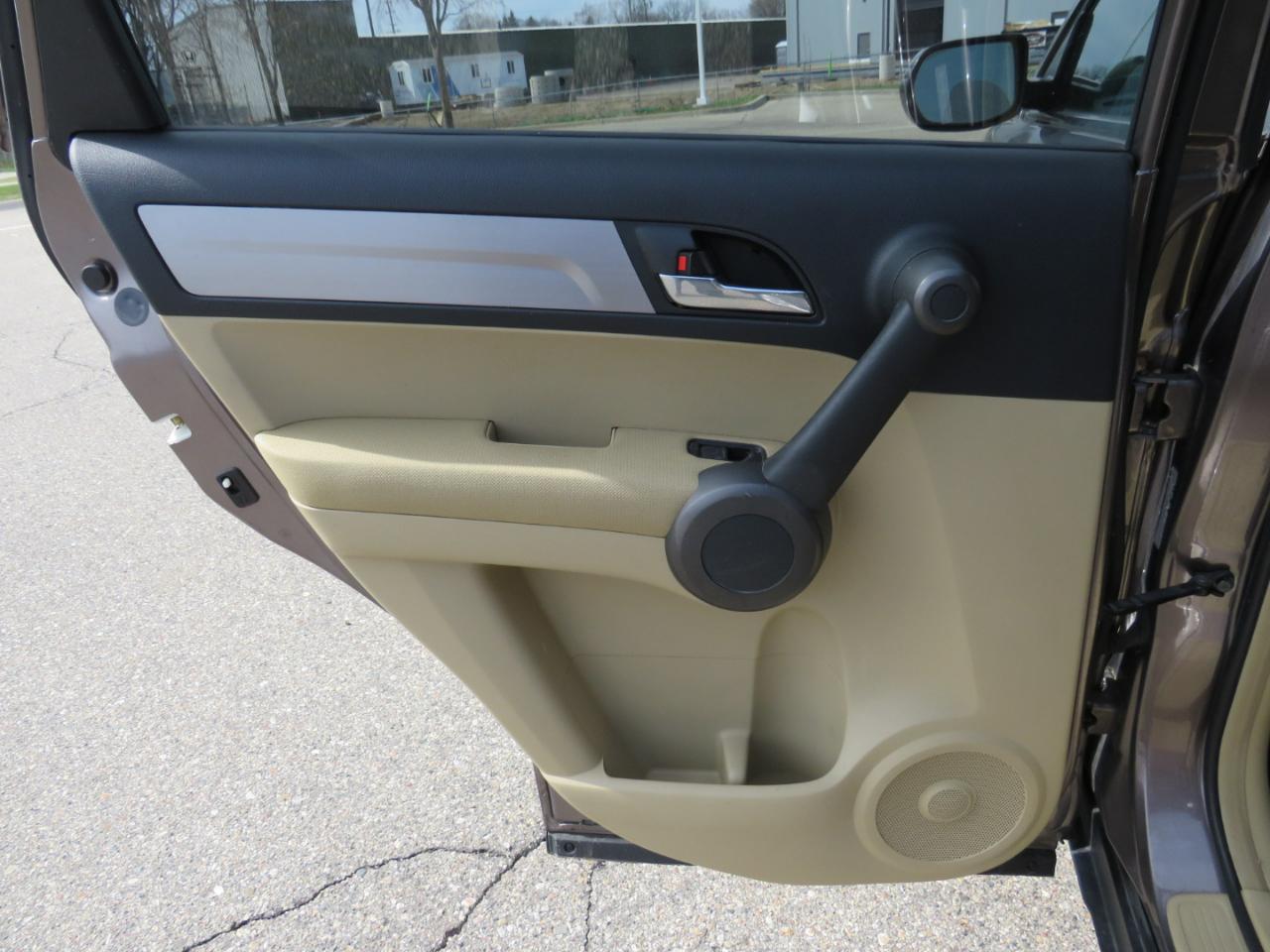 Honda CR-V SE 4WD 5-Speed AT 2011