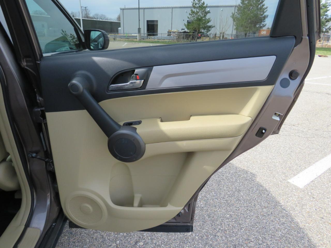 Honda CR-V SE 4WD 5-Speed AT 2011