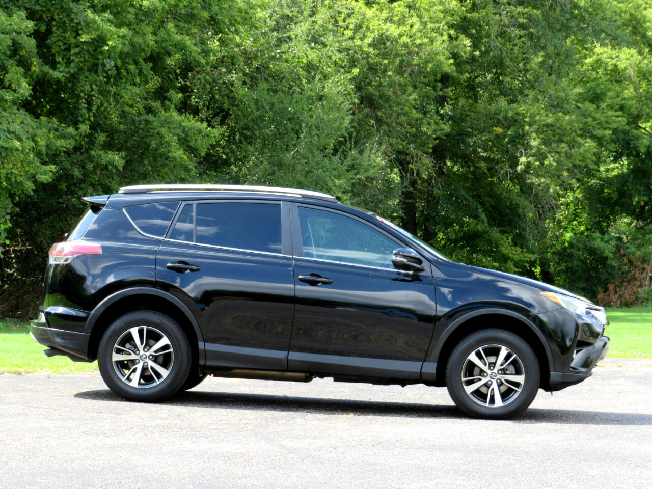 2018 Toyota RAV4 XLE photo 3