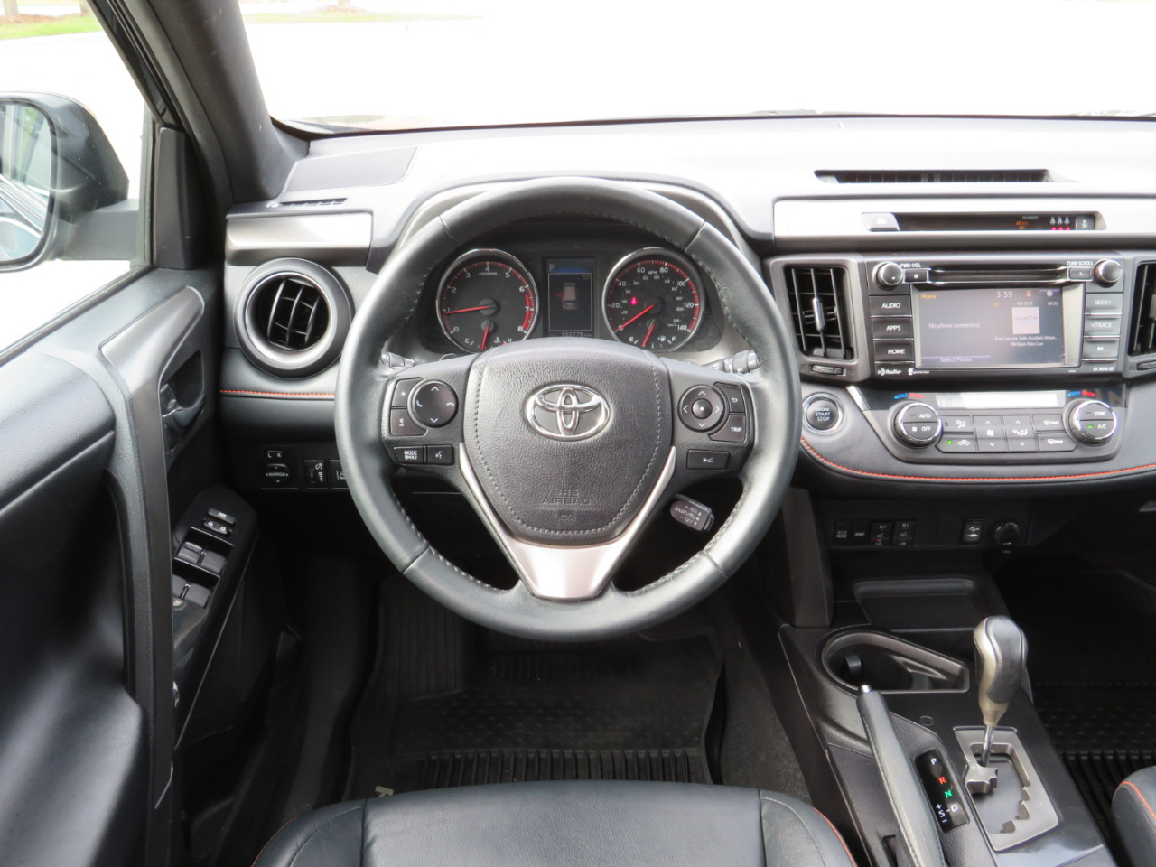 2017 Toyota RAV4 SE photo 2