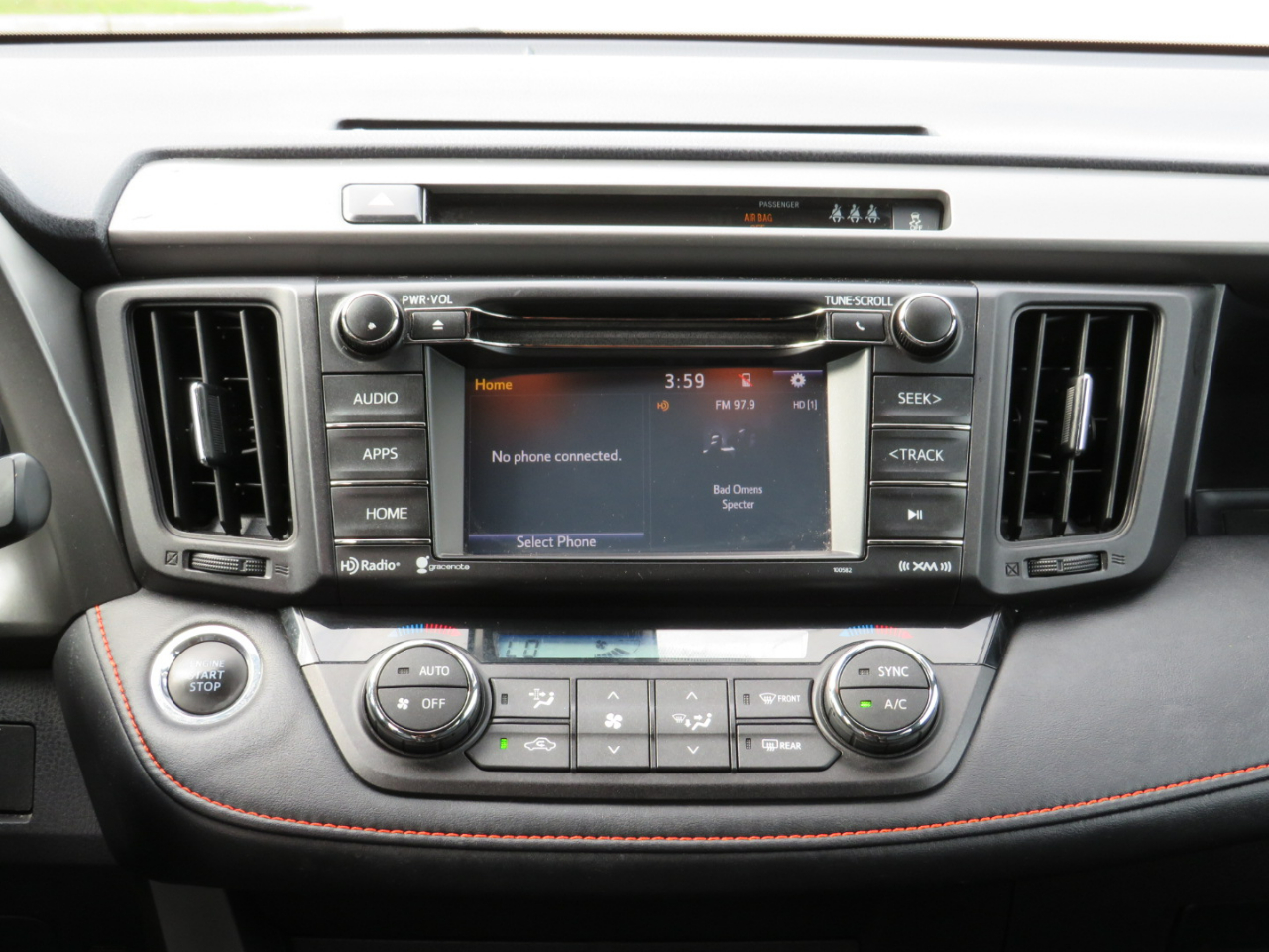 2017 Toyota RAV4 SE photo 3
