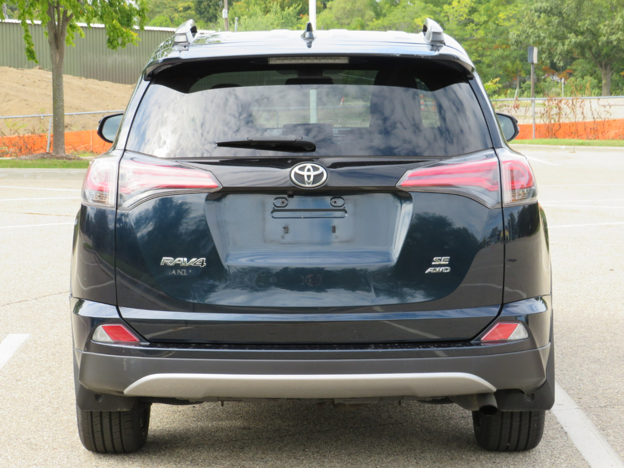 2017 Toyota RAV4 SE photo 4