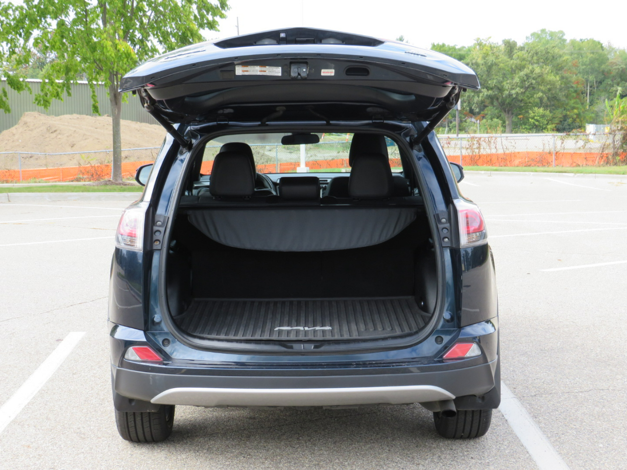 2017 Toyota RAV4 SE photo 9