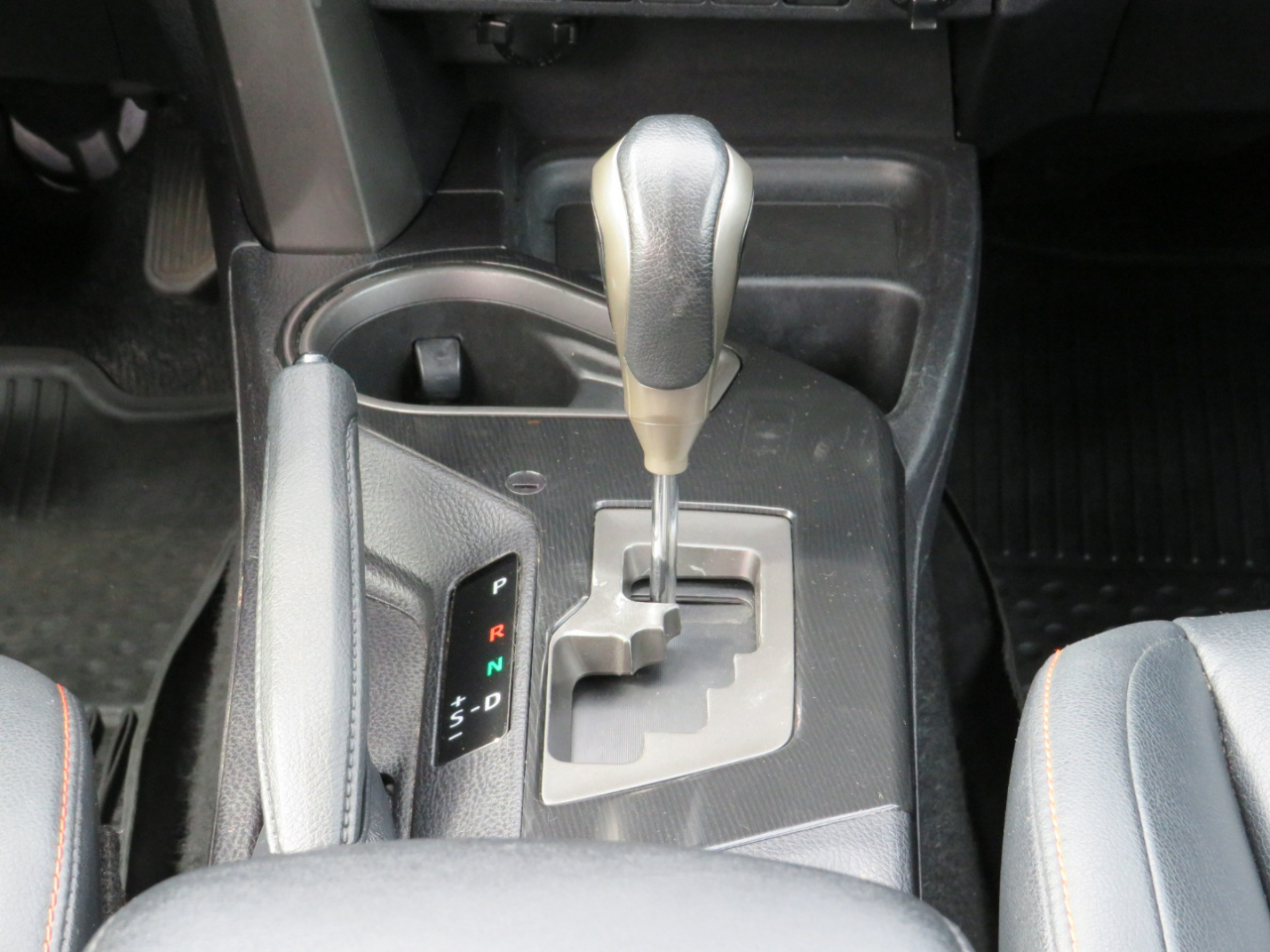 2017 Toyota RAV4 SE photo 12