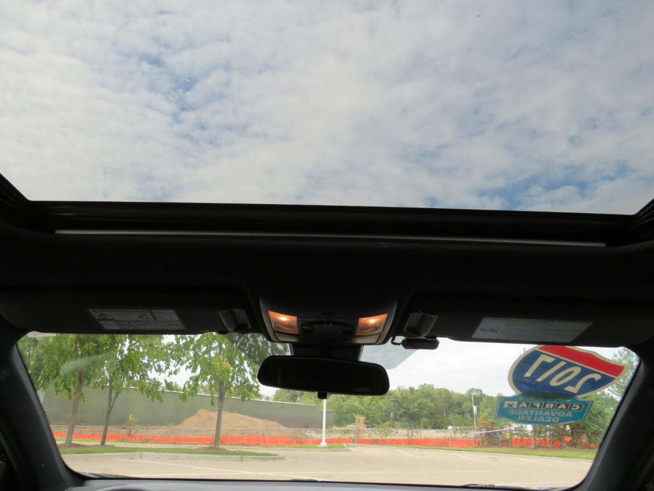 2017 Toyota RAV4 SE photo 14
