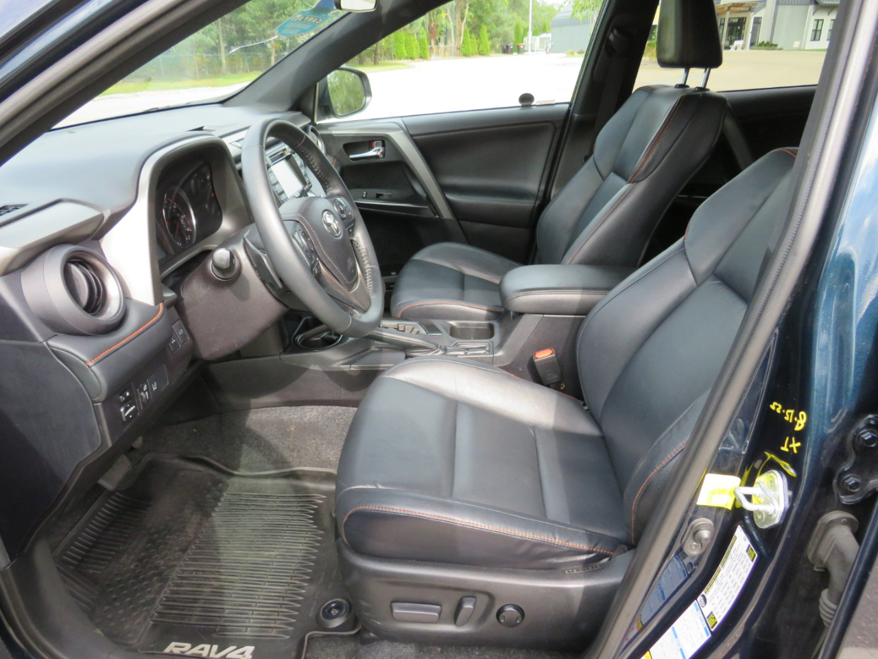 2017 Toyota RAV4 SE photo 16