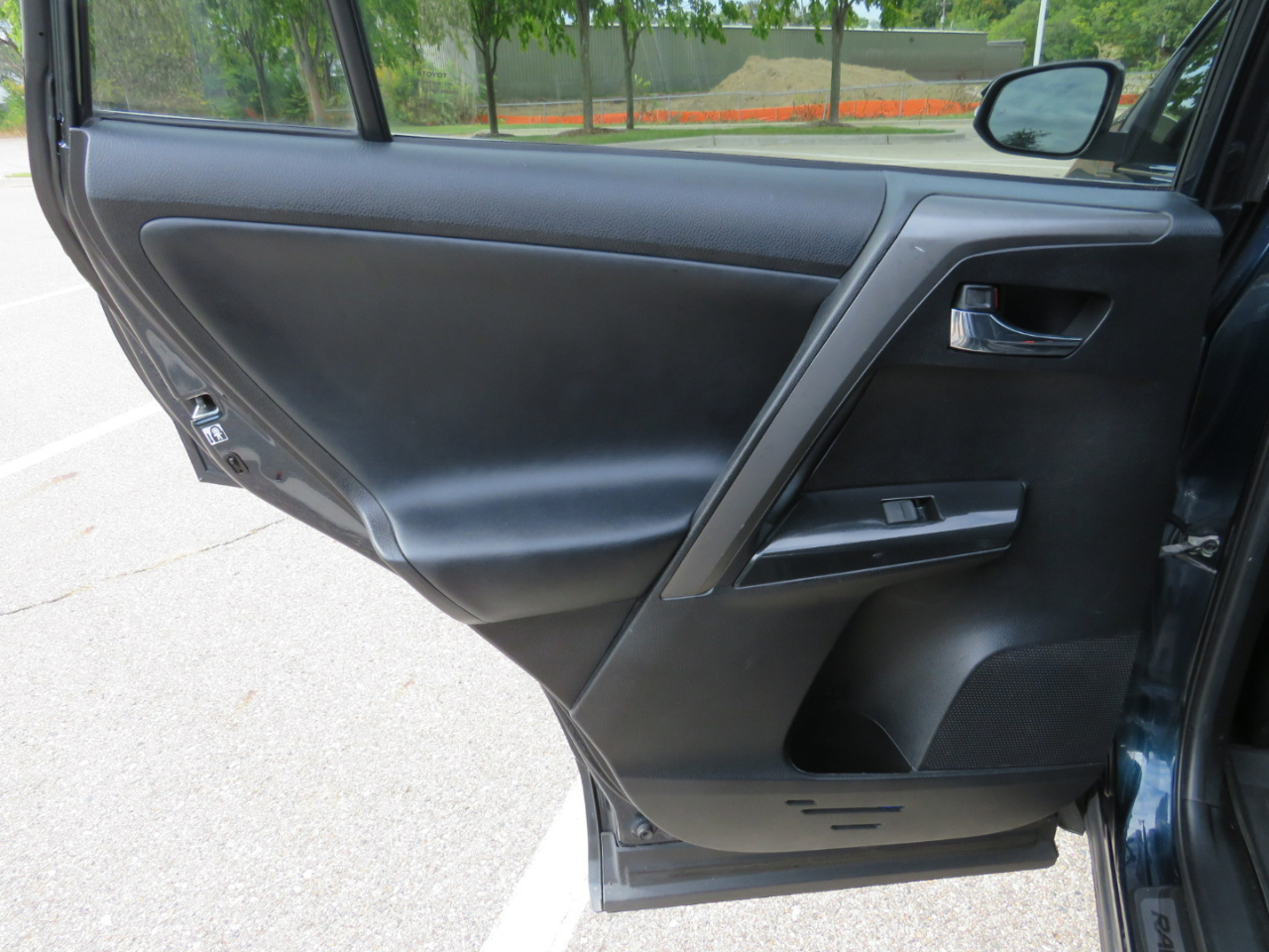 2017 Toyota RAV4 SE photo 17